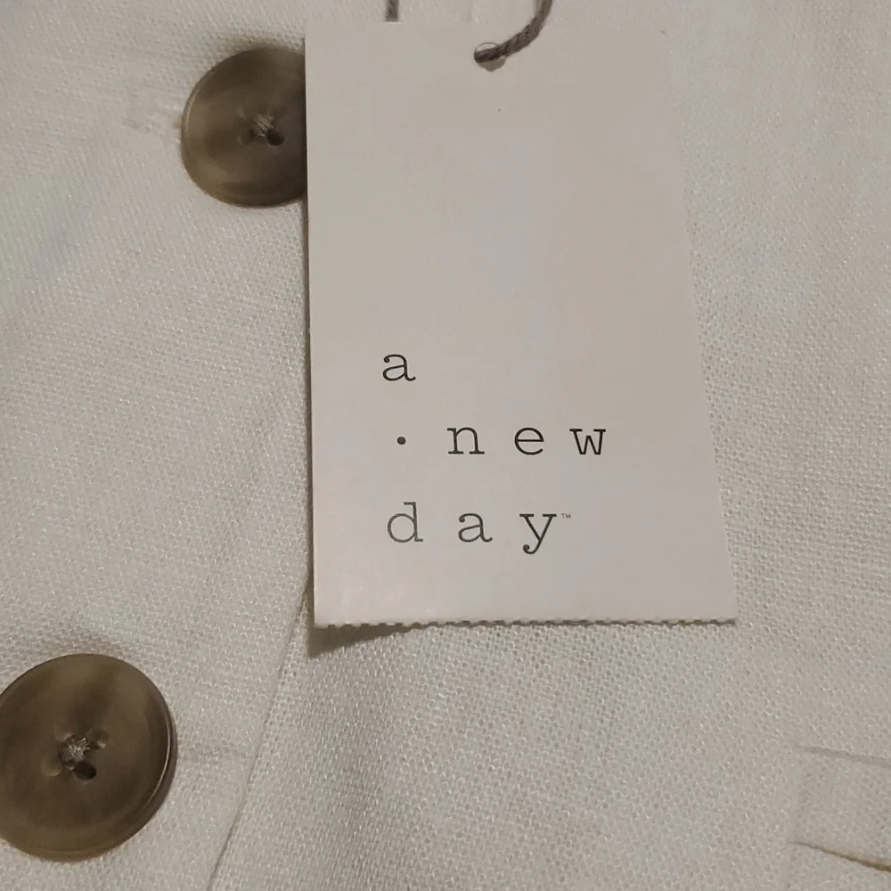 Women's White Button-Up Vest - Picture 5 of 5